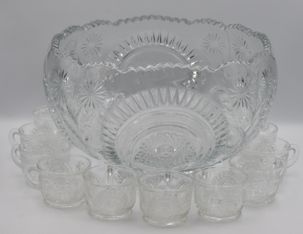 LE Smith Glass Pinwheel & Stars Slewed Horseshoe Punch Bowl 12-Cup Set